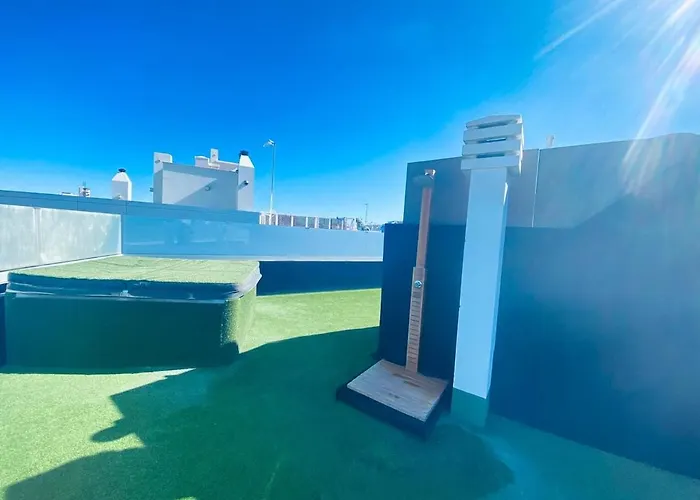 Apartman Apartamento Atico Gran Terraza Y Jacuzzi Cerca De La Playa *