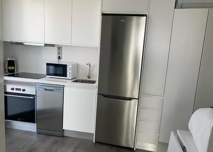 Apartamento Atico Gran Terraza Y Jacuzzi Cerca De La Playa Apartman *