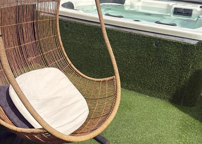 Apartamento Atico Gran Terraza Y Jacuzzi Cerca De La Playa Apartman